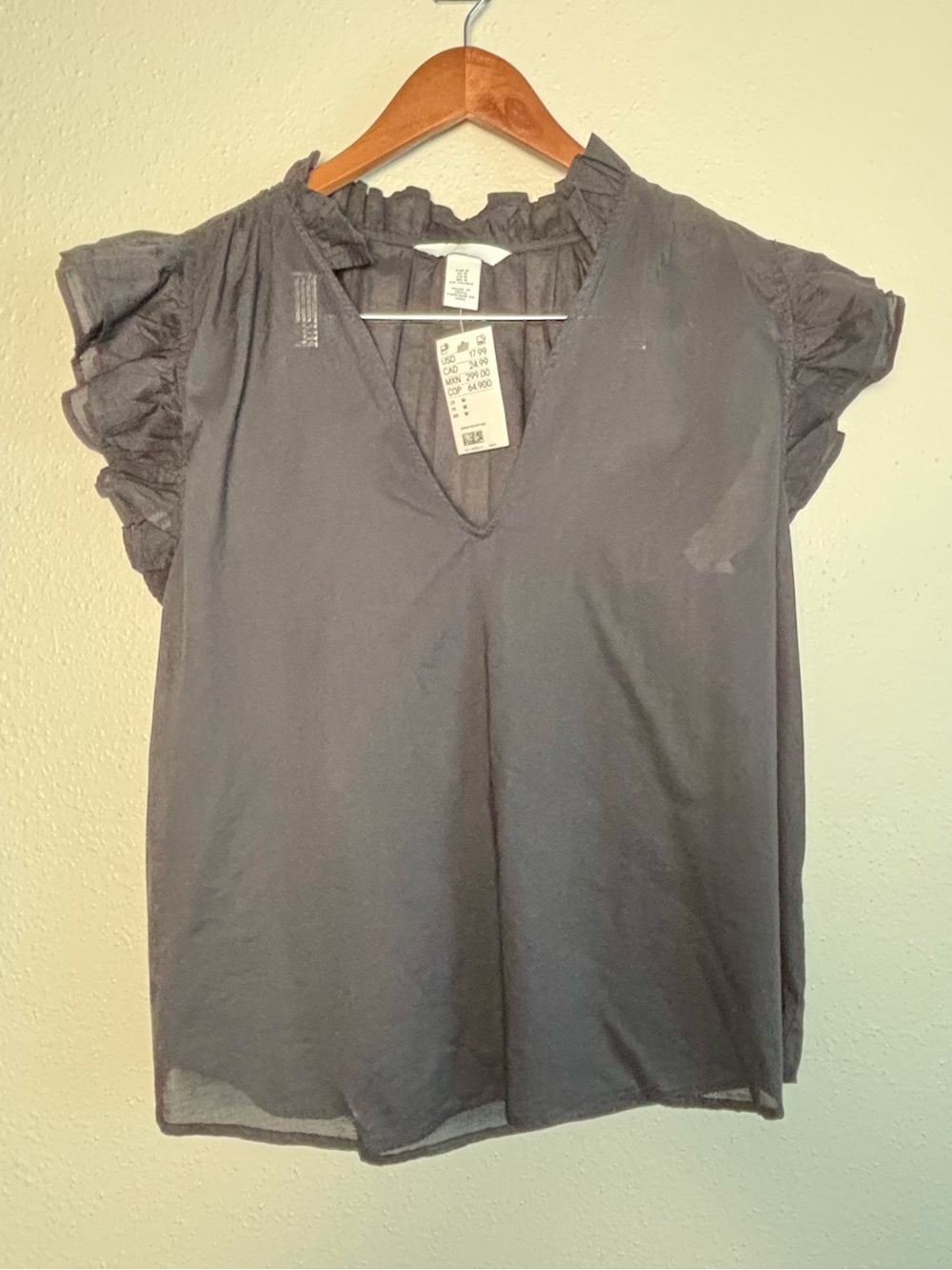 H&M Medium Lightweight Ruffled Sleeve V-Neck Top - Black
